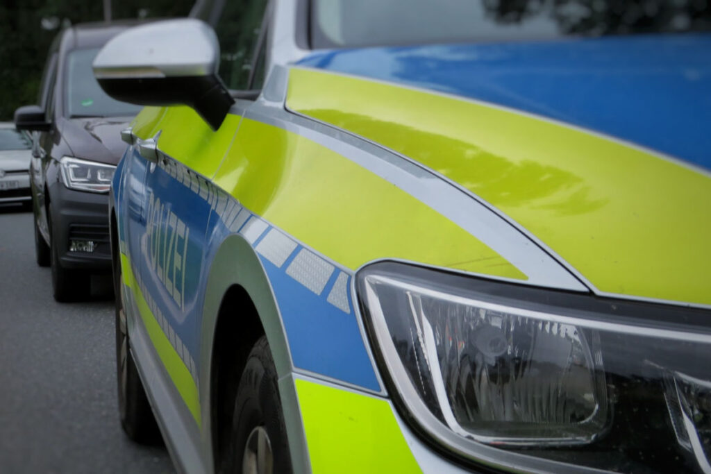 Verkehrsunfälle: Opel-Fahrer in Rostock krachen in Transporter – Ein Schwerverletzter
